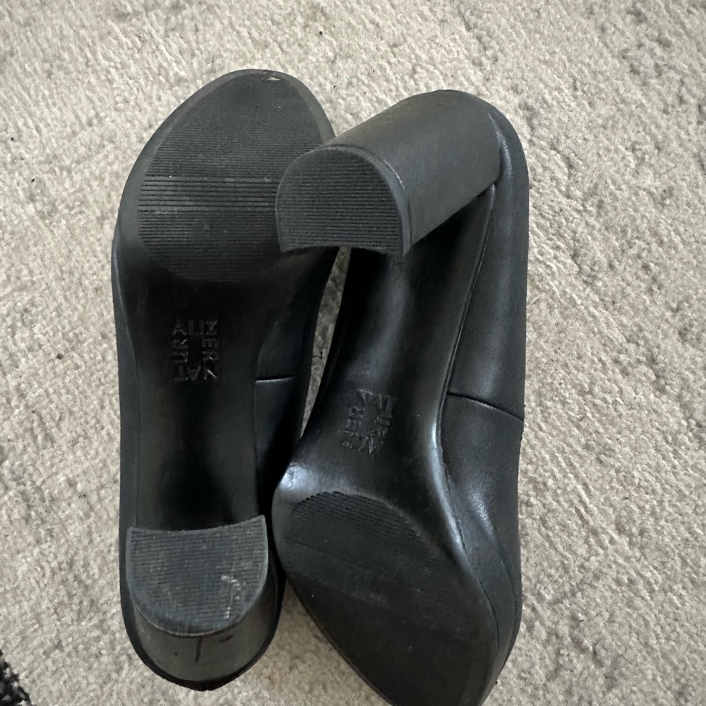 Black Naturalizer pumps - Picture 2 of 3